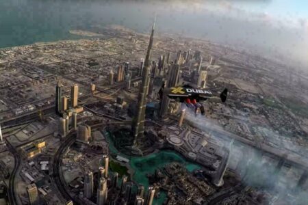 Un incroyable survol de Dubaï en jetpack