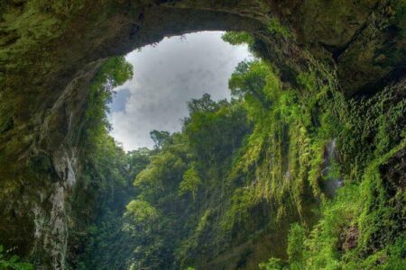 Découvrez la plus grande grotte au monde au Vietnam !