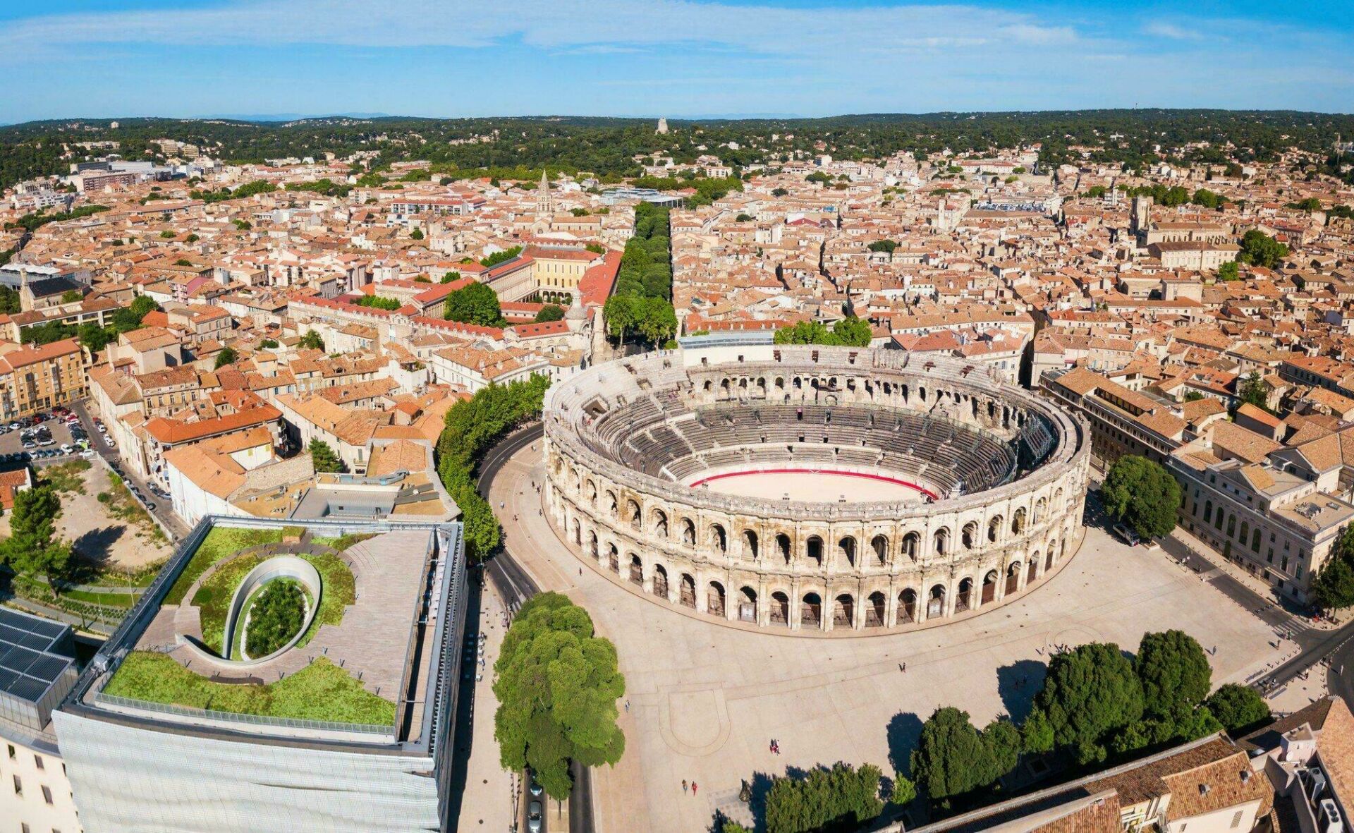 nimes tourist attractions