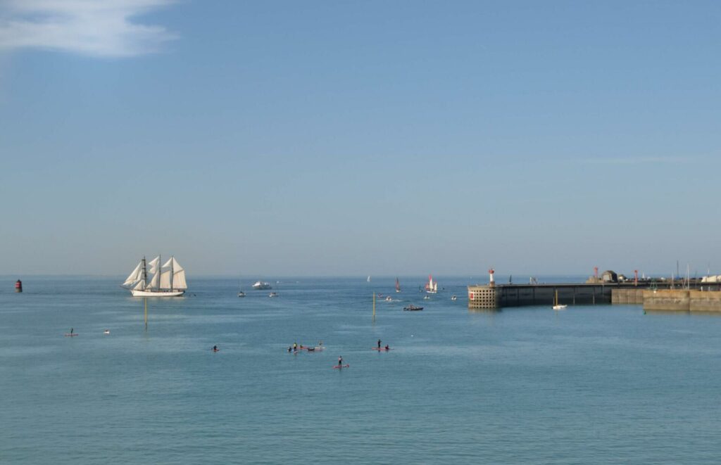 Sports nautiques à Grandville pour un weekend en Normandie