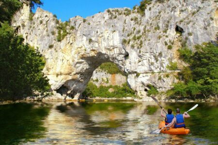 Canoë Kayak à Vallon-Pont-d’Arc : tout savoir avant de vous mettre à l’eau !