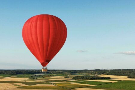 12 lieux parfaits pour faire de la montgolfière en France !