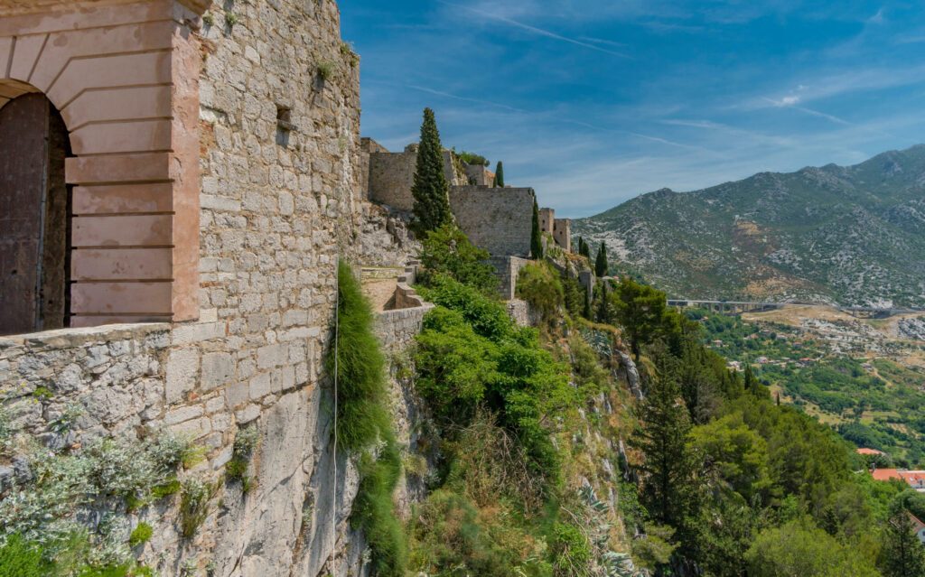 La forteresse de Klis dans les alentours de Split