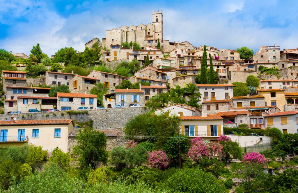 Vue du village de Eus dans les Pyrénées