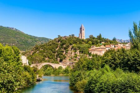 Les 15 plus beaux villages de l’Hérault à découvrir !
