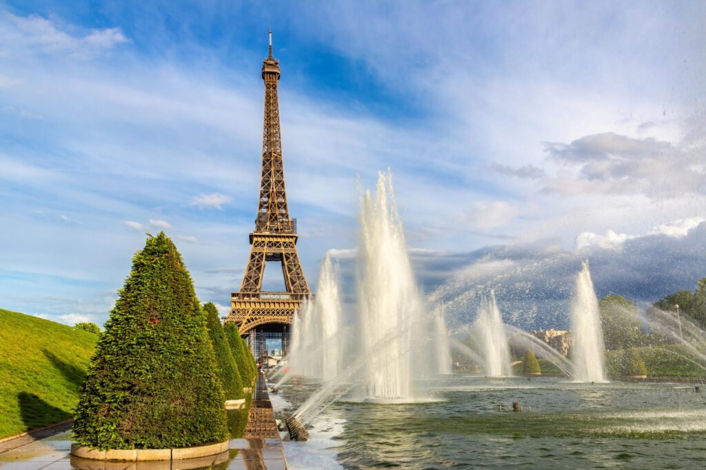 La tour Eiffel et les fontaines du Trocadéro