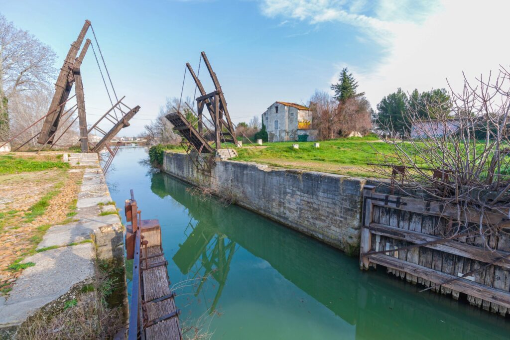 Le Pont de Langlois, ou Pont Van Gogh