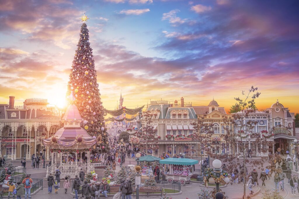 Disneyland Paris : le programme de Noël 2023 dévoilé, vous allez crier à  l'arnaque