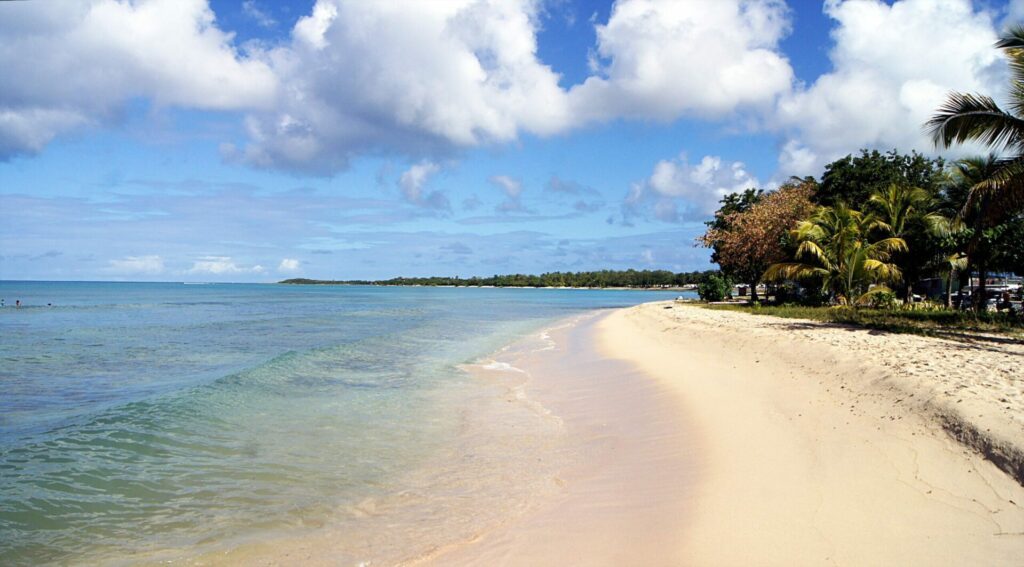 La plage de Raisins Clairs