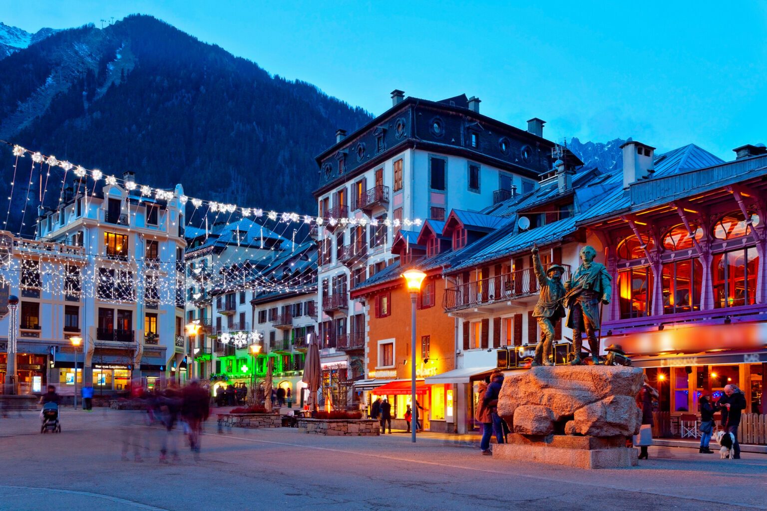 À la découverte de Noël en station entre destinations enneigées et