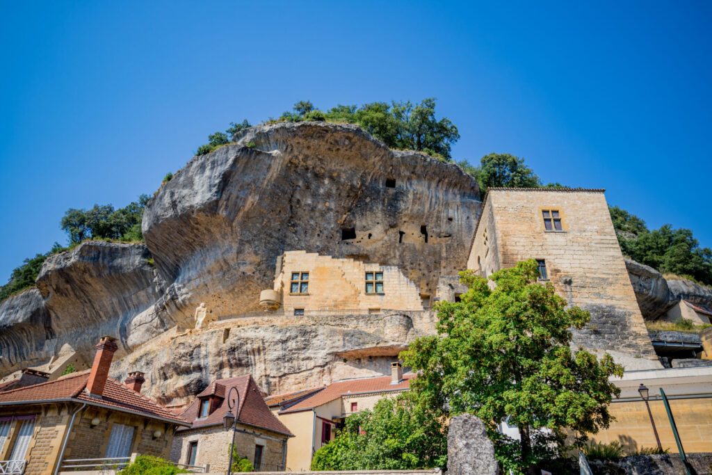 Habitations Troglodytes de Les Eyzies-de-Tayac-Sireuil