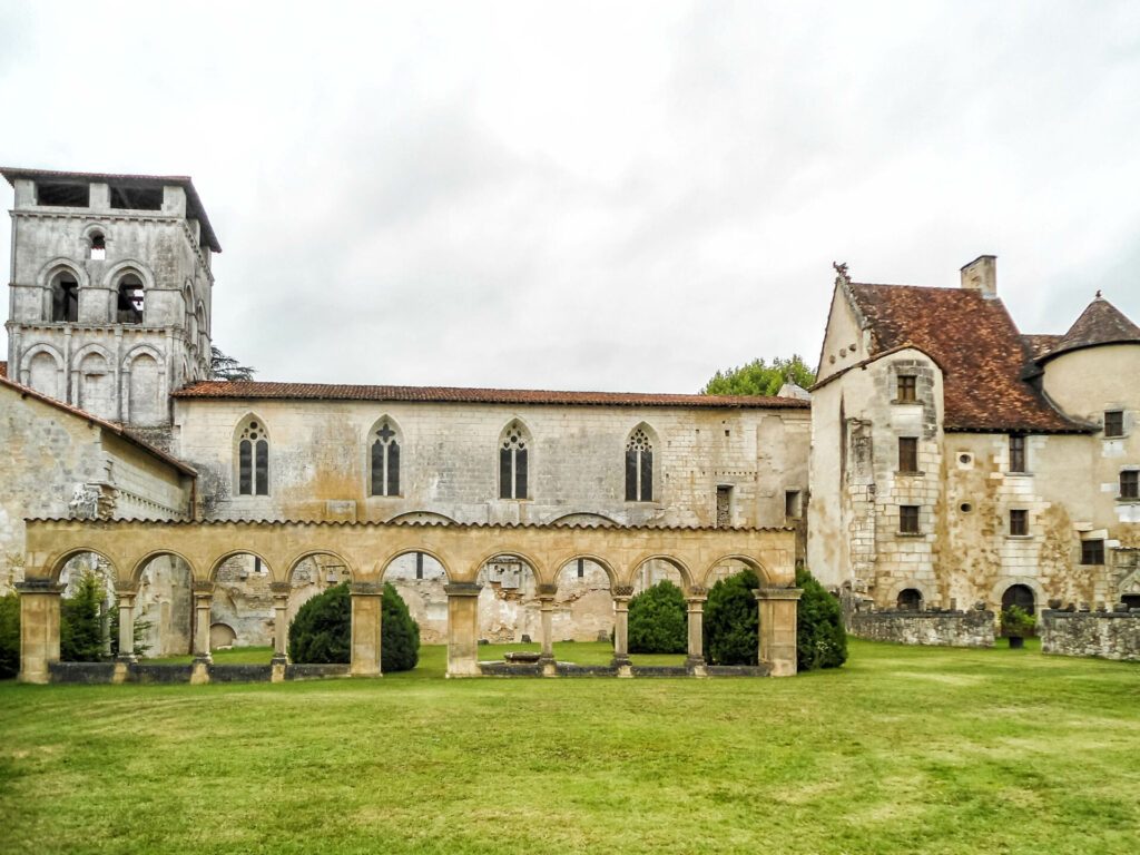 L'Abbaye de Chancelade danas les alentours de Périgueux