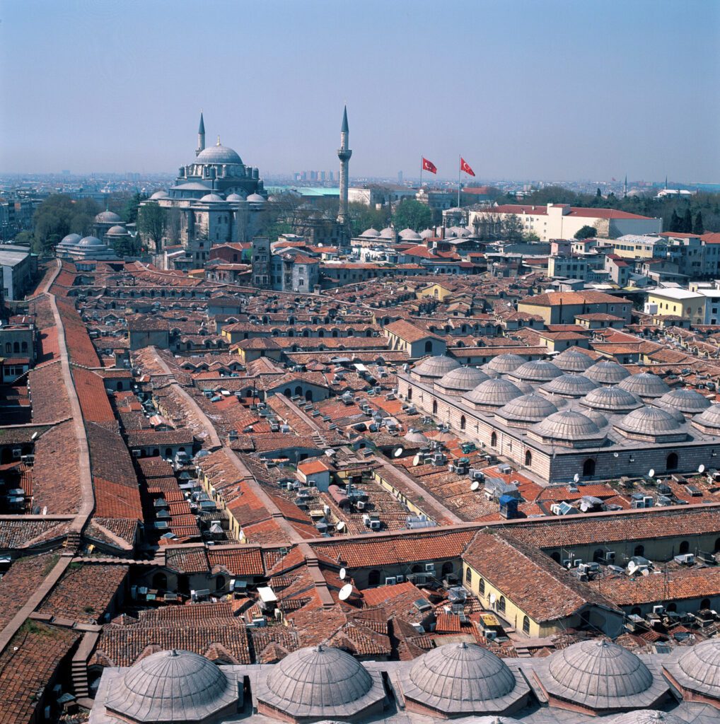 Les toits des allées labyrinthiques du Grand Bazar d'Istanbul