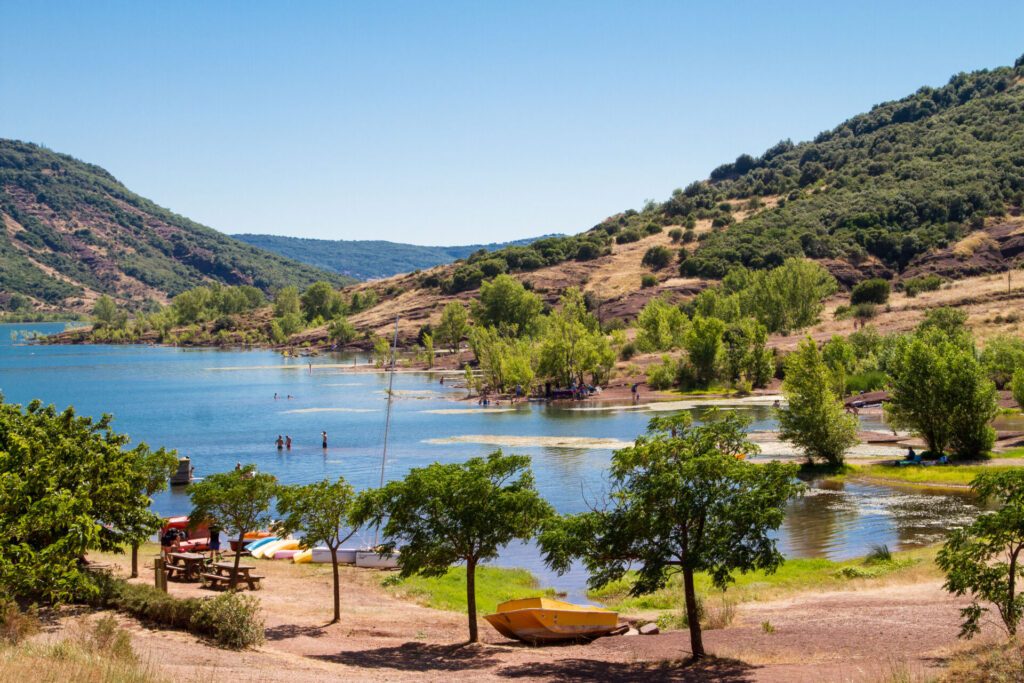 Plage du lac du Salagou