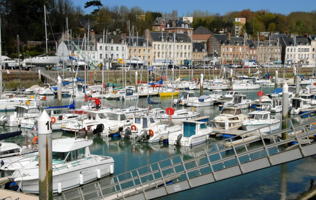 Ville de Saint-Valéry-en-Caux, le port de plaisance, département de Seine-Maritime, France