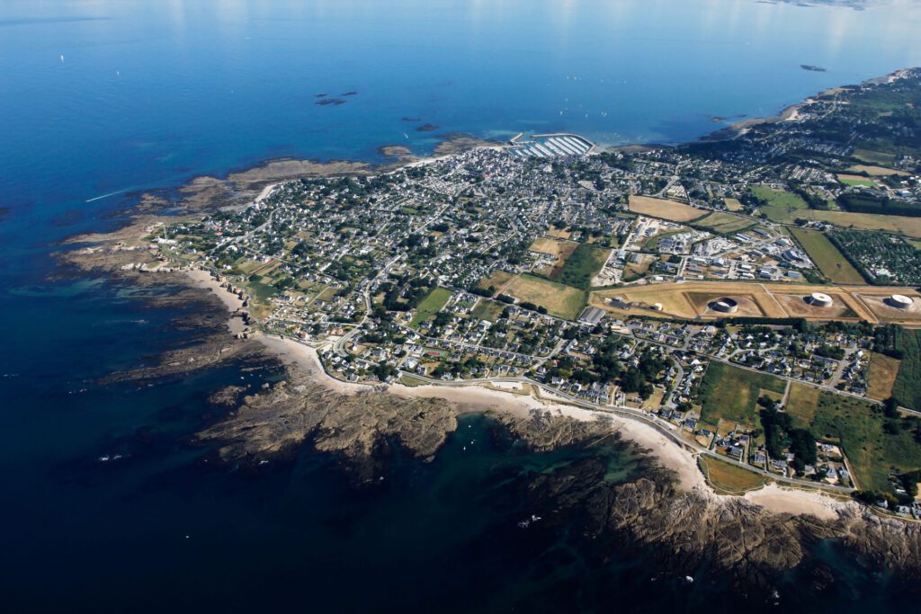 Vue aérienne de Piriac-sur-mer et son chemin côtier