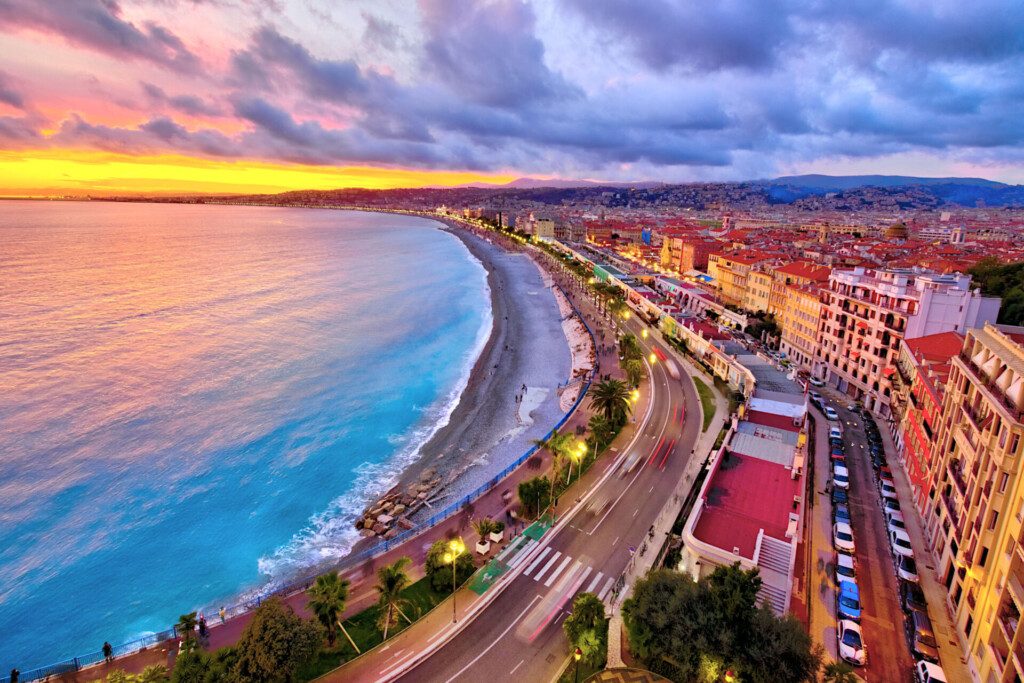 Coucher de soleil sur Nice et sa Promenade des Anglais