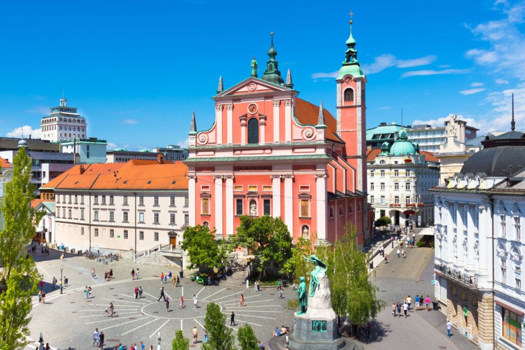 La Place Prešeren et son église