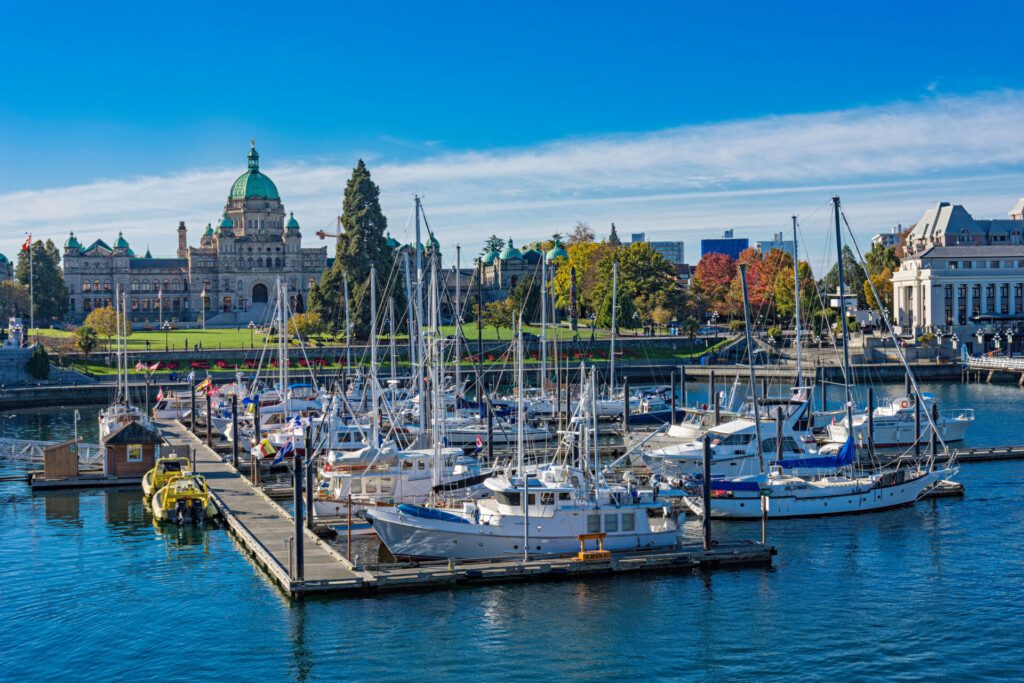 Le port de Victoria avec le Parlement de la Colombie-Britannique en arrière-plan