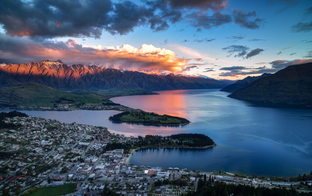 Vue sur Queenstown et le lac Wakatipu