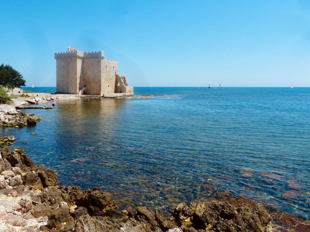 L’île Saint-Honorat - îles de Lérins dans la baie de Cannes