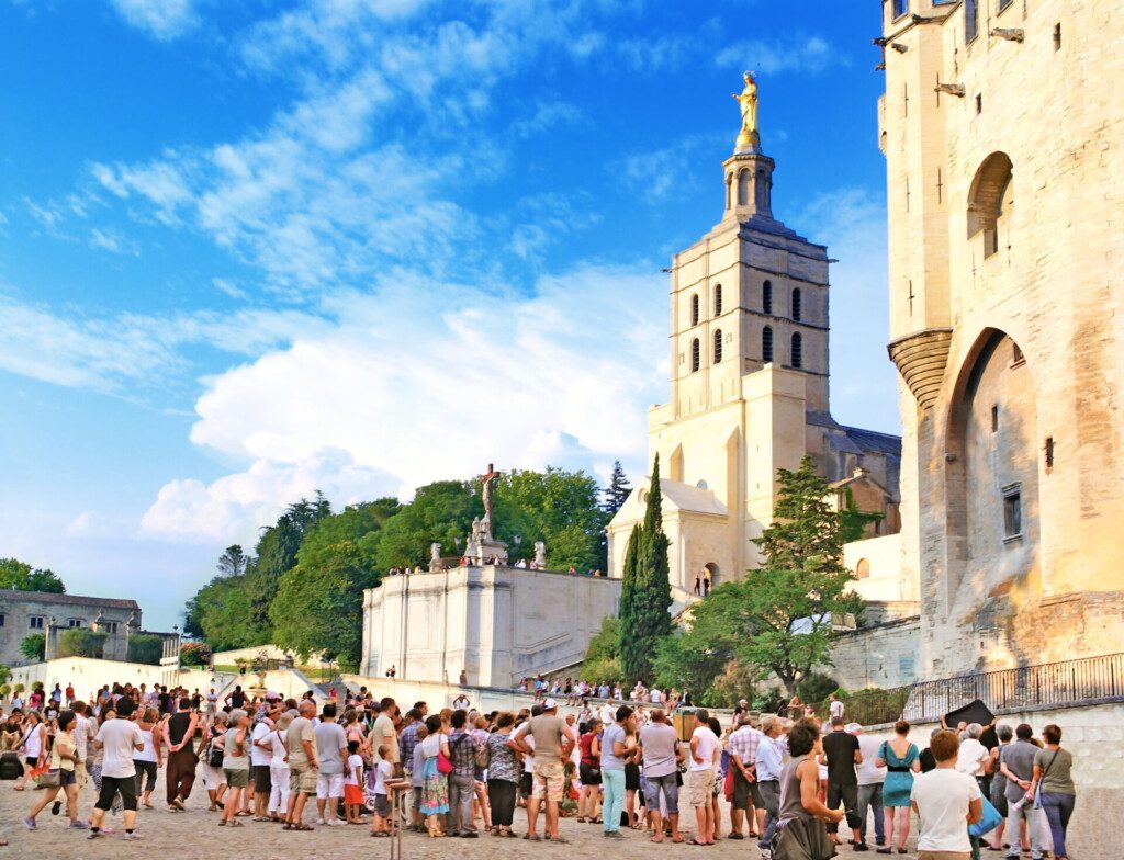 Spectacle de rue durant le Festival d'Avignon