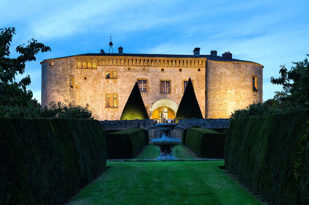 chateau de Bagnols dans le Beaujolais