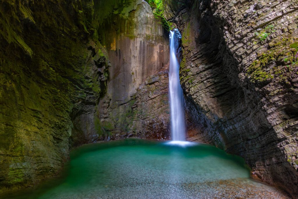 La superbe cascade de Kozjak