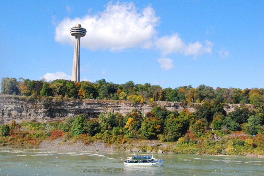 La Tour Skylon domine les chutes du Niagara