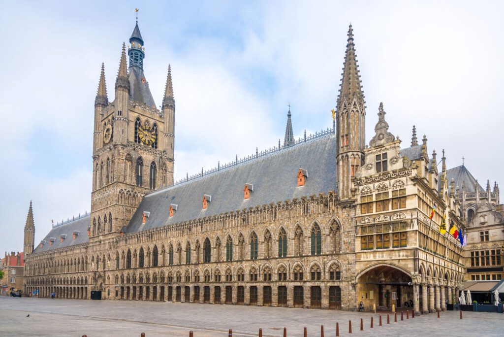 Le musée se situe au sein de la Halles aux draps à Ypres