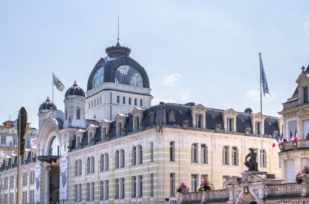 Le Palais Lumière à Évian-les-Bains, autour de Genève