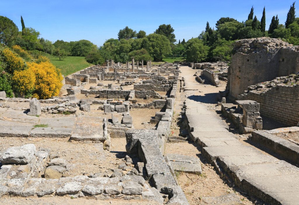 Vestiges romains du site de Glanum à Saint-Rémy de Provence, autour Arles