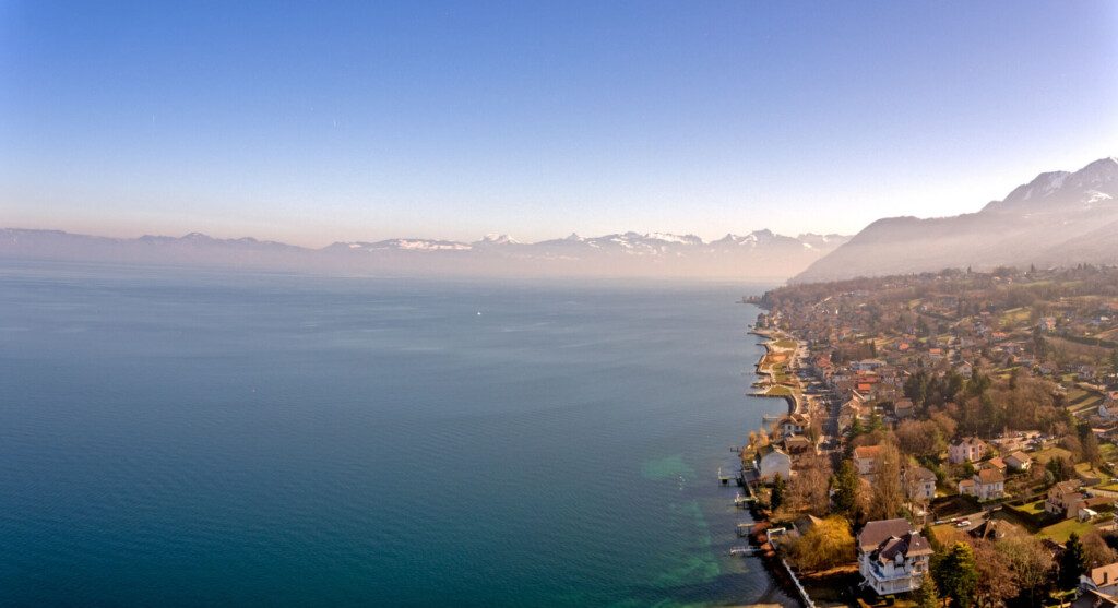 Vue aérienne sur Evian-les-Bains