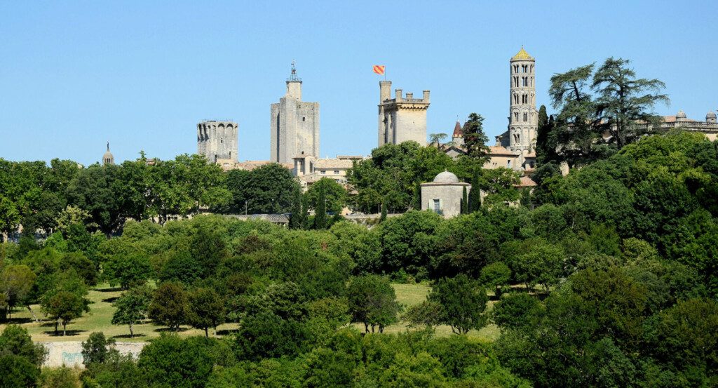 Vue panoramique sur la skyline d'Uzès