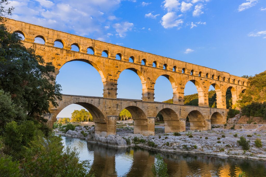 Allez voir le Pont du Gard près d'Uzès