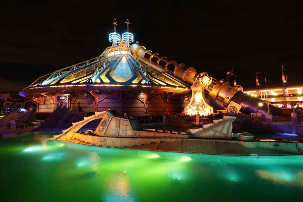 Disneyland Paris Discoveryland de nuit