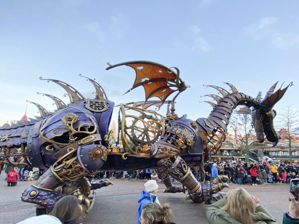 Parade à Disneyland Paris dragon