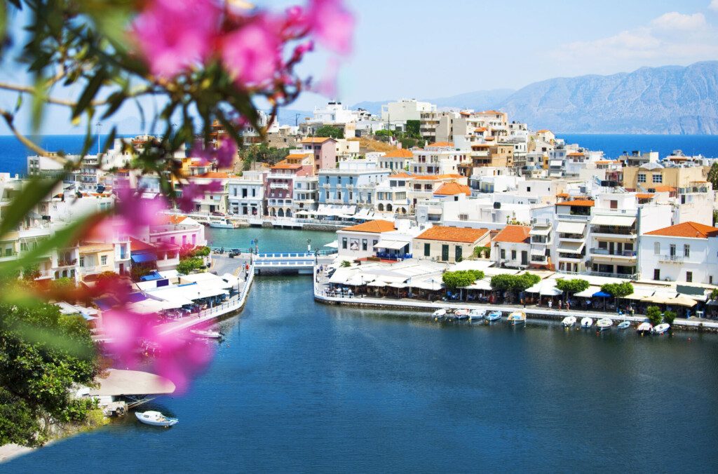 Vue sur le lac Voulismeni à Agios Nikolaos, Crète