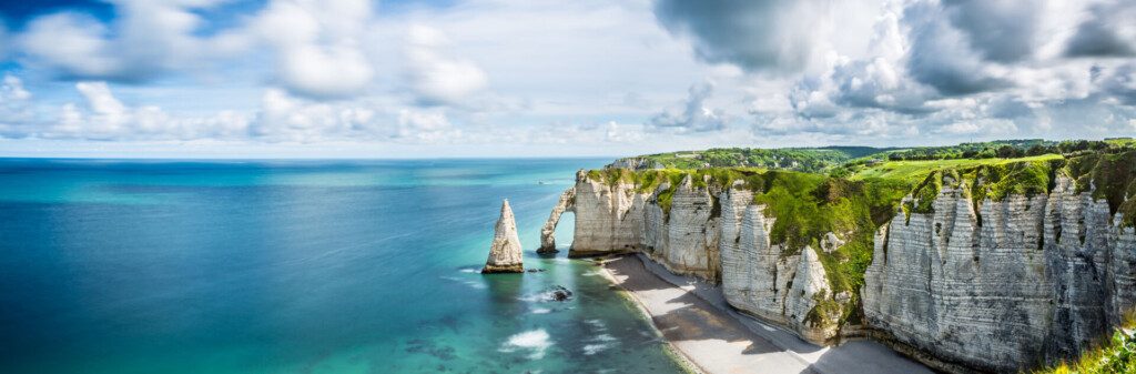 Vue sur les falaises d’Étretat en Normandie