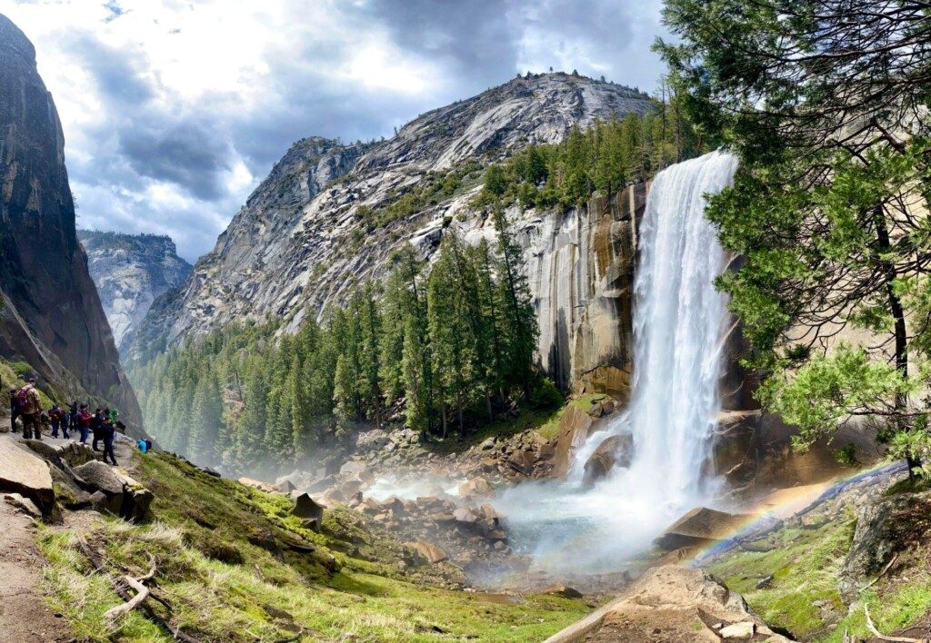 Yosemite : Au printemps, les cascades ont un bon débit