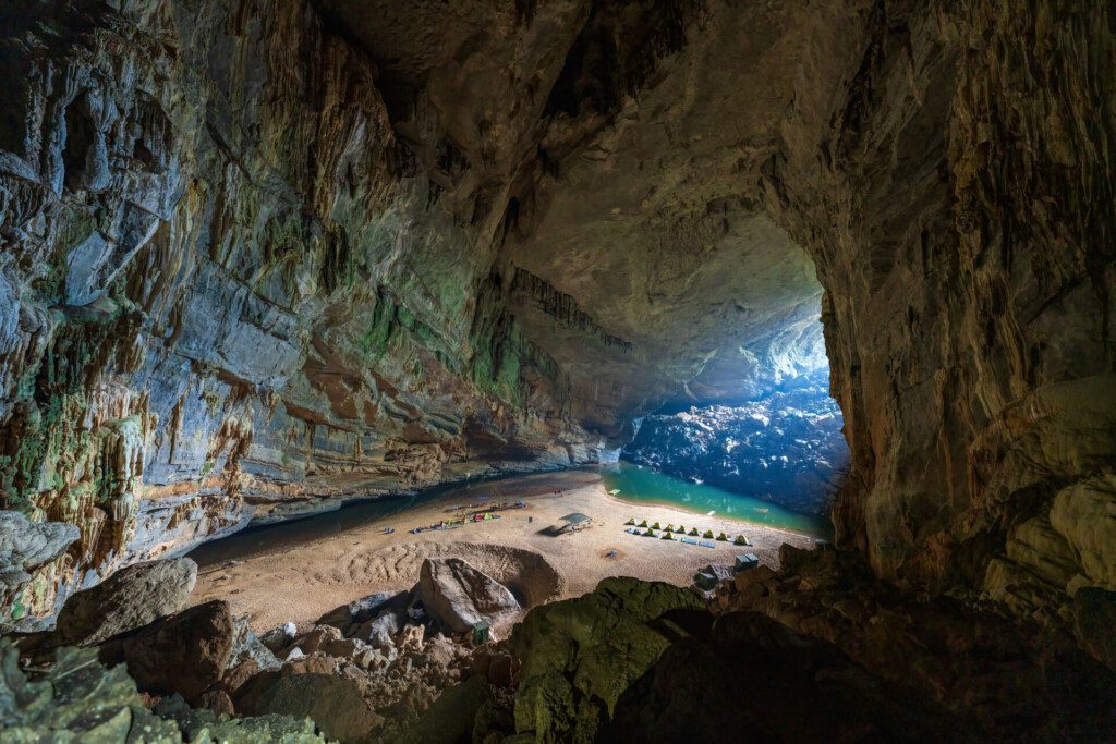 L'immense grotte de Son Doong dans le parc national de Phong Nha-Ke Bang