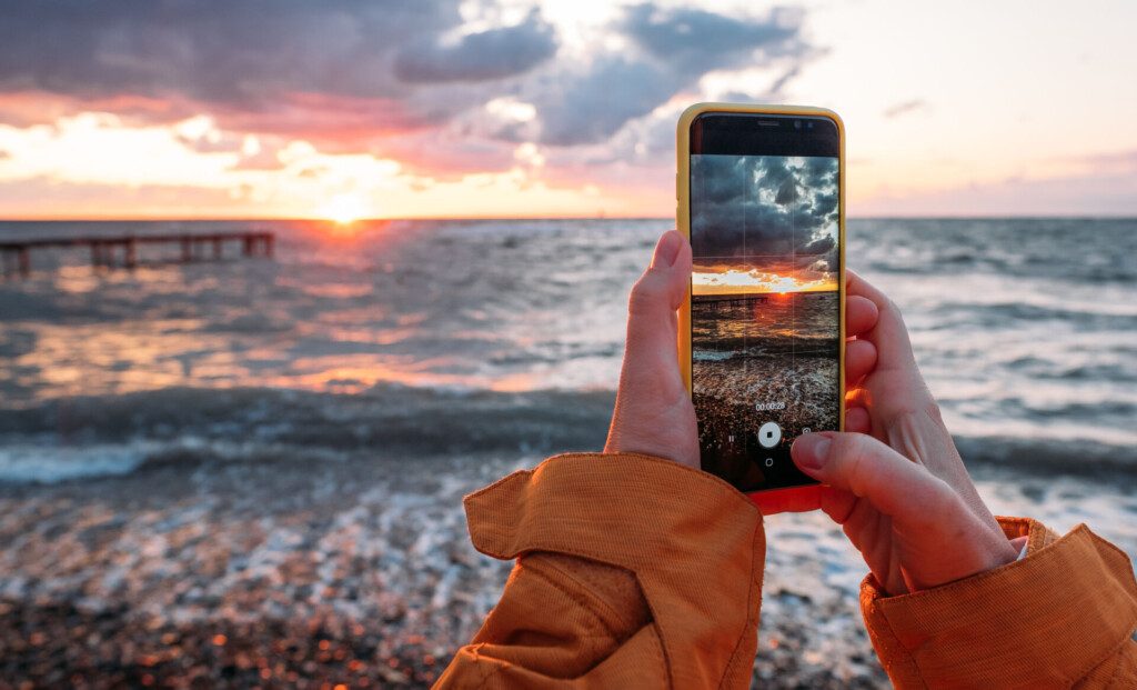 Créer aussi des contenus pour les réseaux sociaux lors de vos voyages