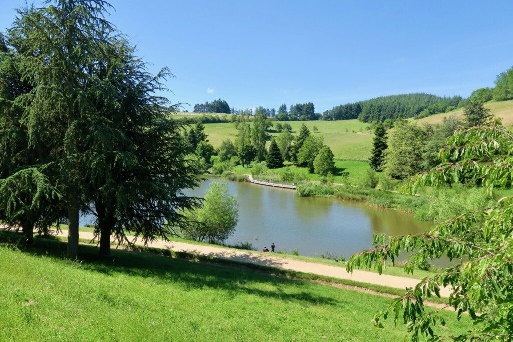 Geocahing en famille au lac de Ronzey à Yzeron