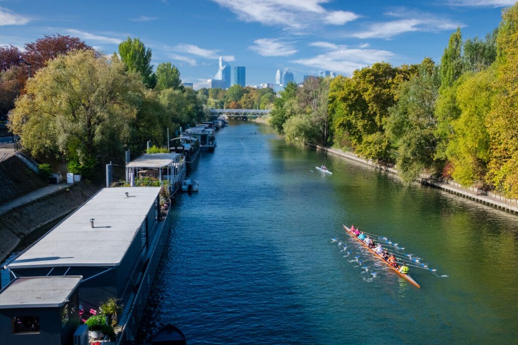 L’Île de la Jatte au bord de la Seine, proche de la Défense