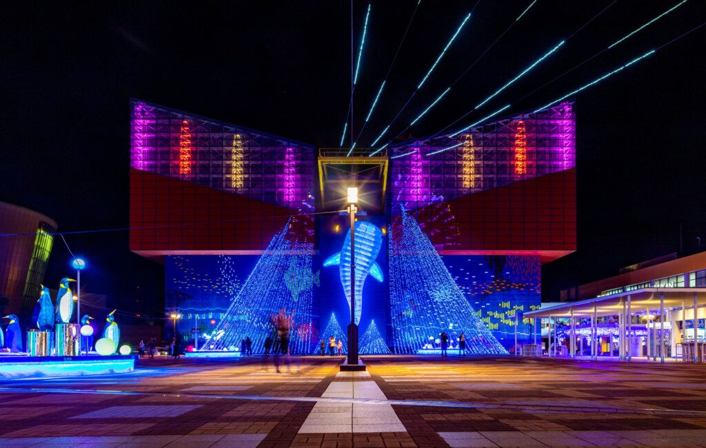 Osaka aquarium Kaiyukan illuminé de nuit