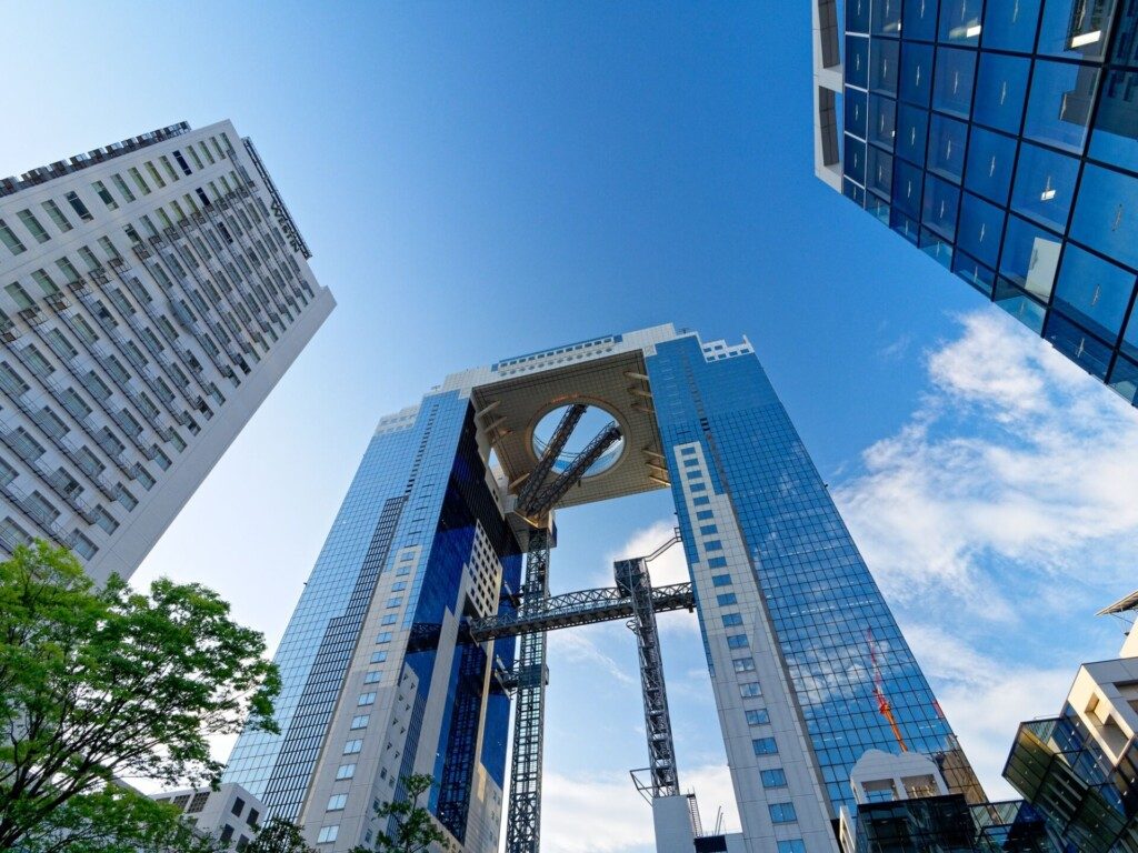 Osaka monter voir la vue en haut du Umeda Sky Building