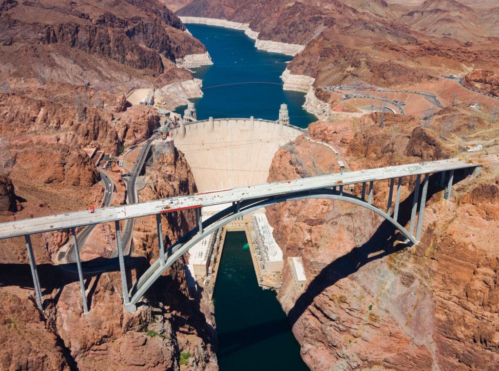 Vue aérienne du barrage Hoover sur le fleuve Colorado