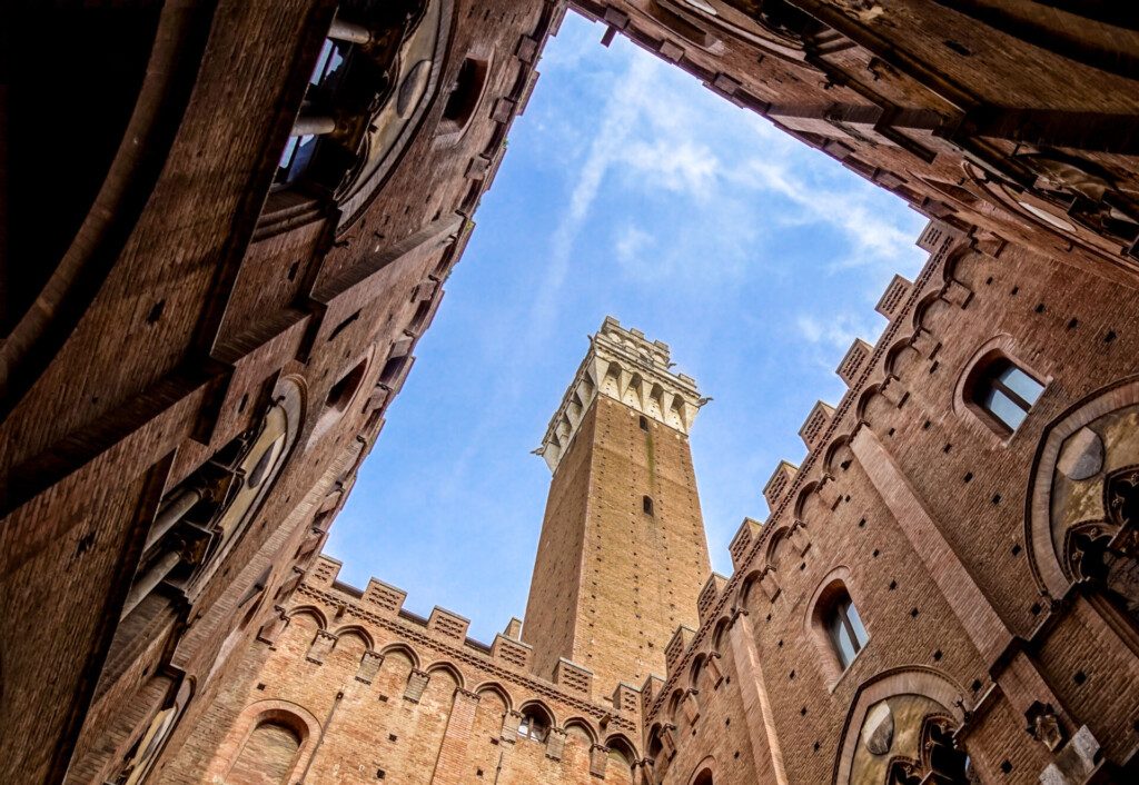 La Torre del Mangia pour une vue imprenable sur Sienne