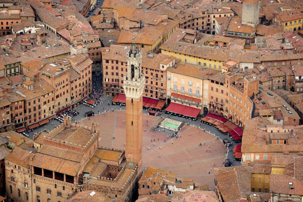 Vue sur la piazza del Campo à Sienne