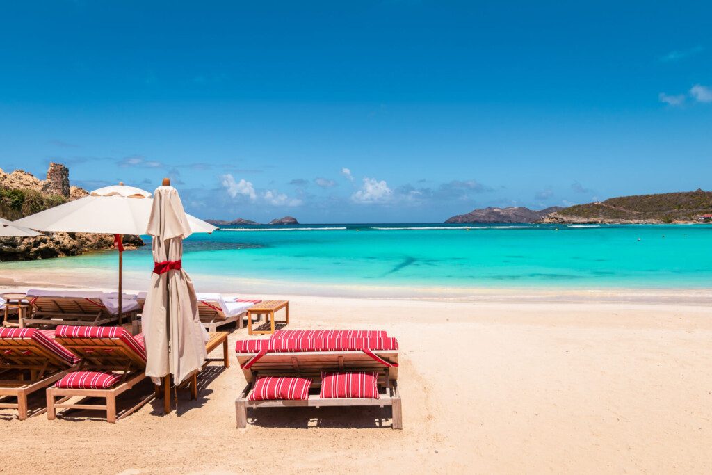 Détente sur une plage de Saint-Barthélemy